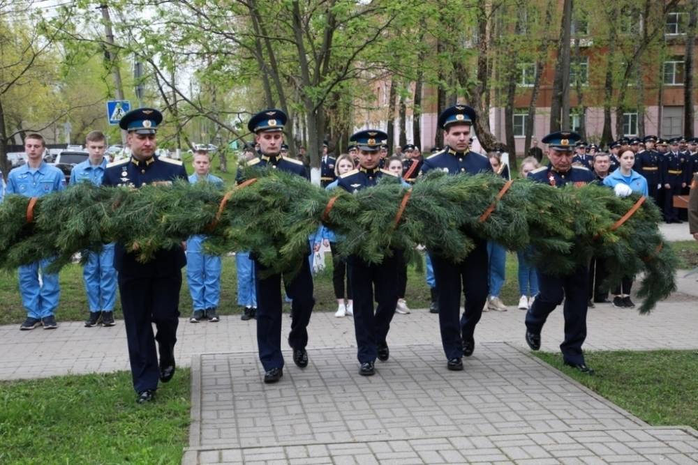 В Дягилеве рязанцы возложили цветы к памятнику Александра Белякова