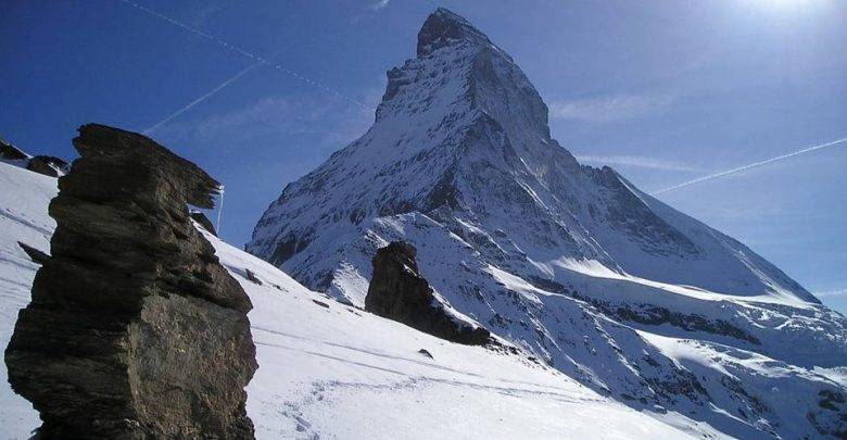 Семь человек погибли при сходе двух лавин во французских Альпах