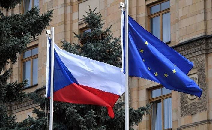 Радио Прага: власти Чехии подстрекают к высылке российских дипломатов
