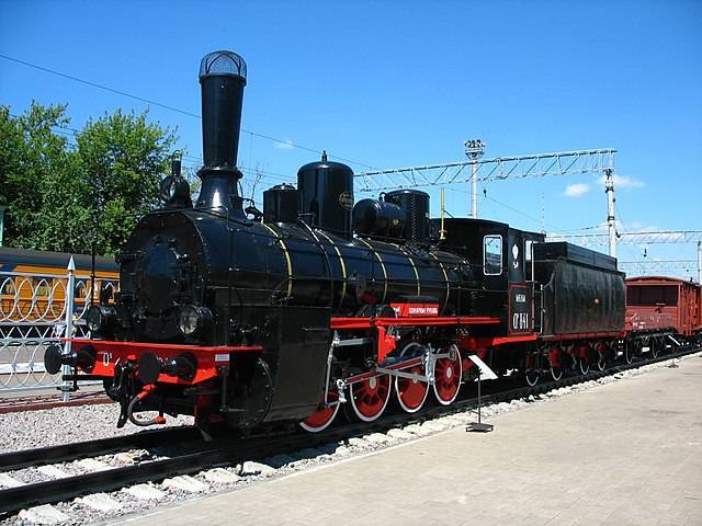 На Витебский вокзал в Петербурге прибыли паровозы времен Великой Отечественной войны