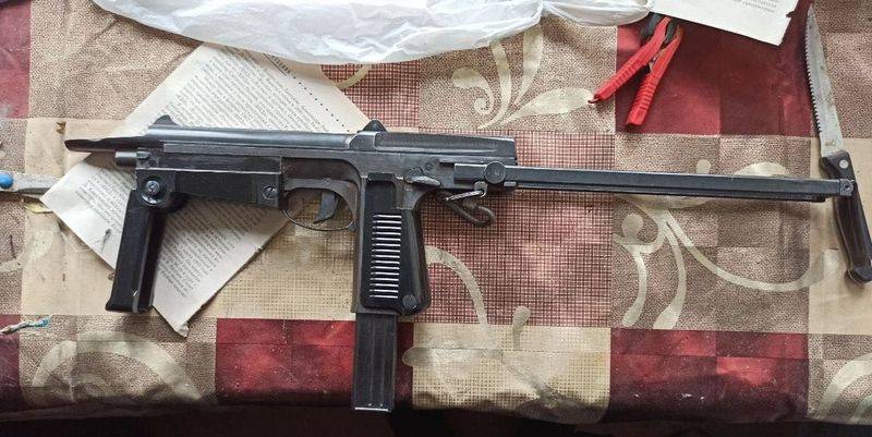 В Одессе возле Дачи Ковалевского мужчина нашел пистолет с глушителем и патронами, после чего к нему нагрянули неизвестные - фото - ТЕЛЕГРАФ