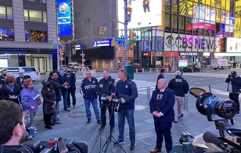 Полиция заявила, что пострадавшие при стрельбе на Таймс-сквер были случайными прохожими