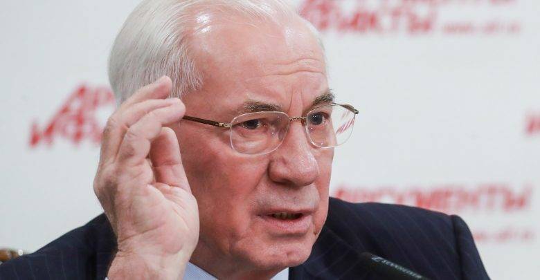 Азаров высмеял озвученное Кравчуком условие восстановления отношений России и Украины