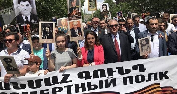 Президент Армении присоединился к онлайн-шествию "Бессмертного полка"