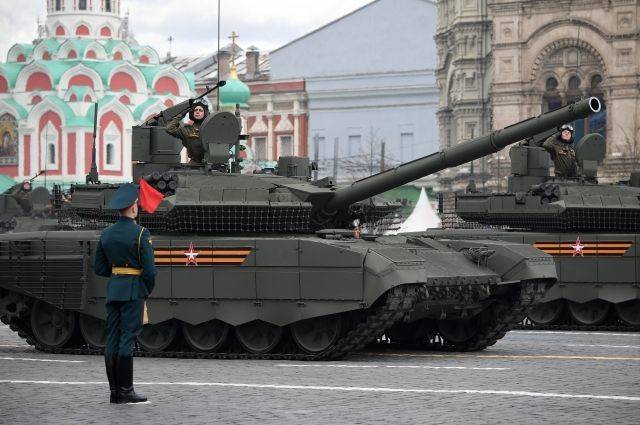 На Красную площадь в Москве прибывает военная техника