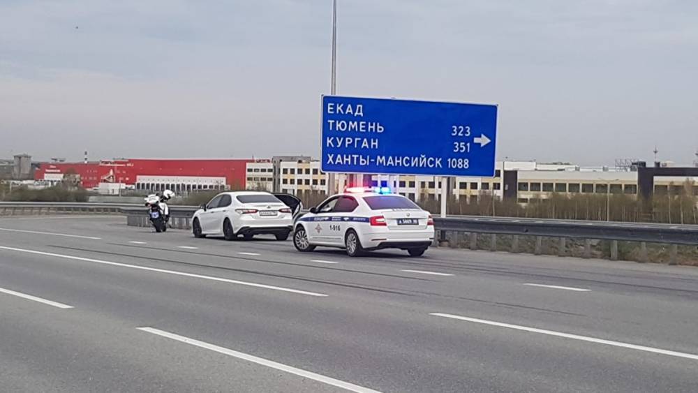 В Екатеринбурге пьяный водитель устроил гонки с ДПС. Ему прострелили колеса