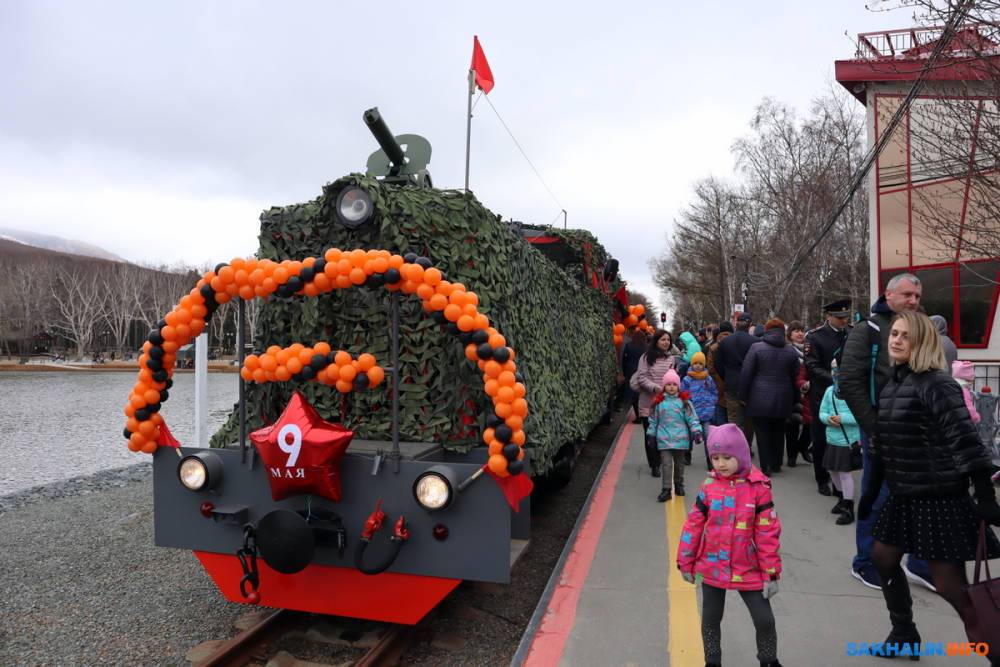 Поезд Победы в Южно-Сахалинске приехал на станцию, несмотря на поломку