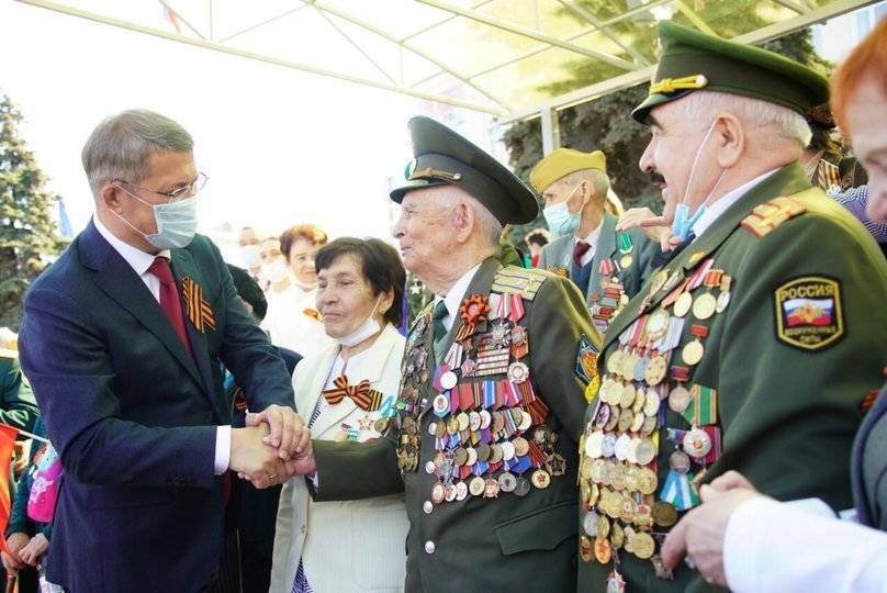 Радий Хабиров пообщался с ветеранами ВОВ в Уфе