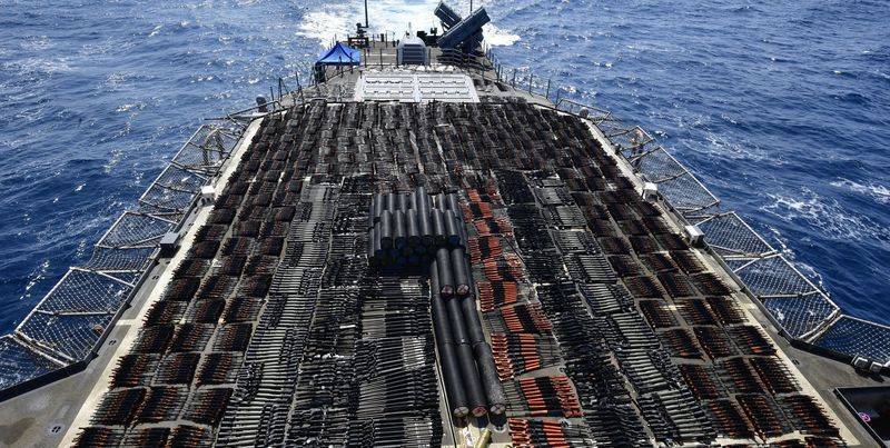 В Аравийском море США задержали судно без опознавательных знаков с противотанковыми ракетами России - Фото - ТЕЛЕГРАФ