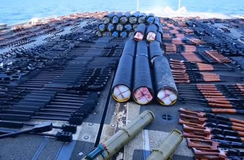 Пятый флот США: Крейсер Monterey встретил неопознанное судно с оружием российского производства