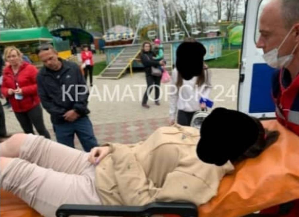 Даже смотреть больно: в Краматорске произошел несчастный случай в парке аттракционов - видео