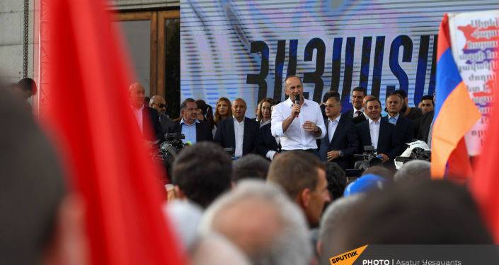 "С этой властью мы станем народом-лузером": Роберт Кочарян выступил на площади Свободы