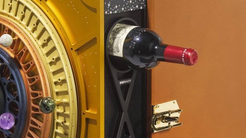 Christie's собирается продать бутылку «космического» вина за $1 миллион