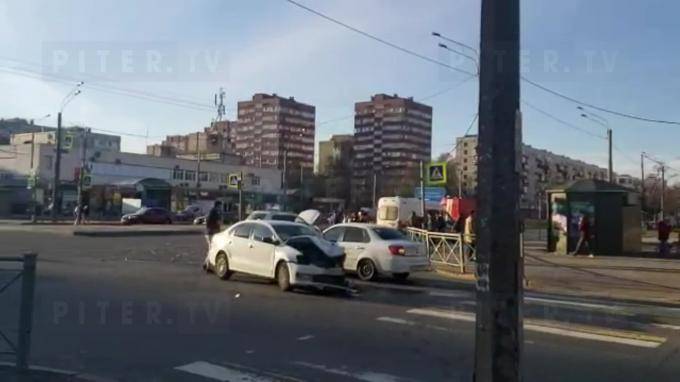 На перекрестке Светлановского и Учительской произошло жесткое ДТП: видео