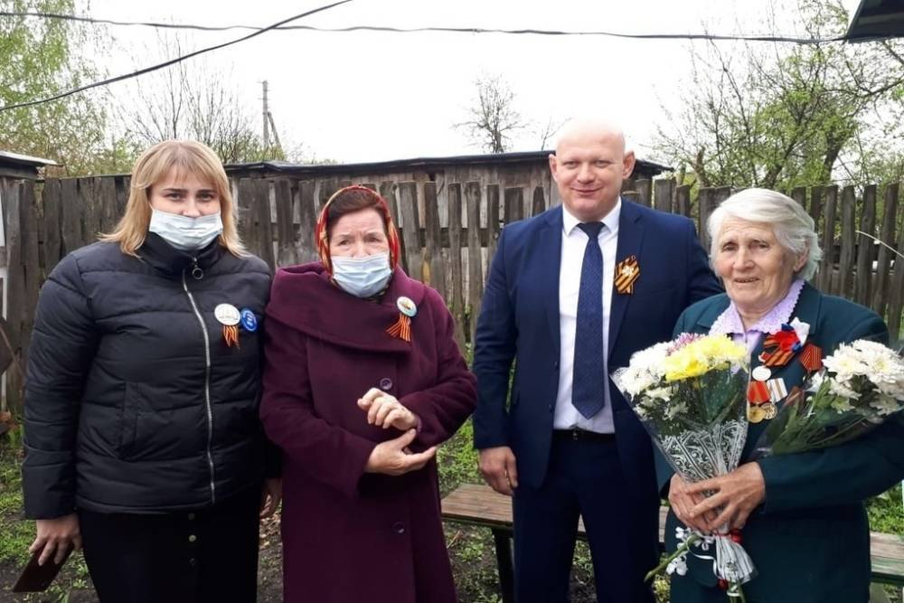 В Ухоловском районе с Днем Победы поздравили узницу концлагеря Зинаиду Шелехову