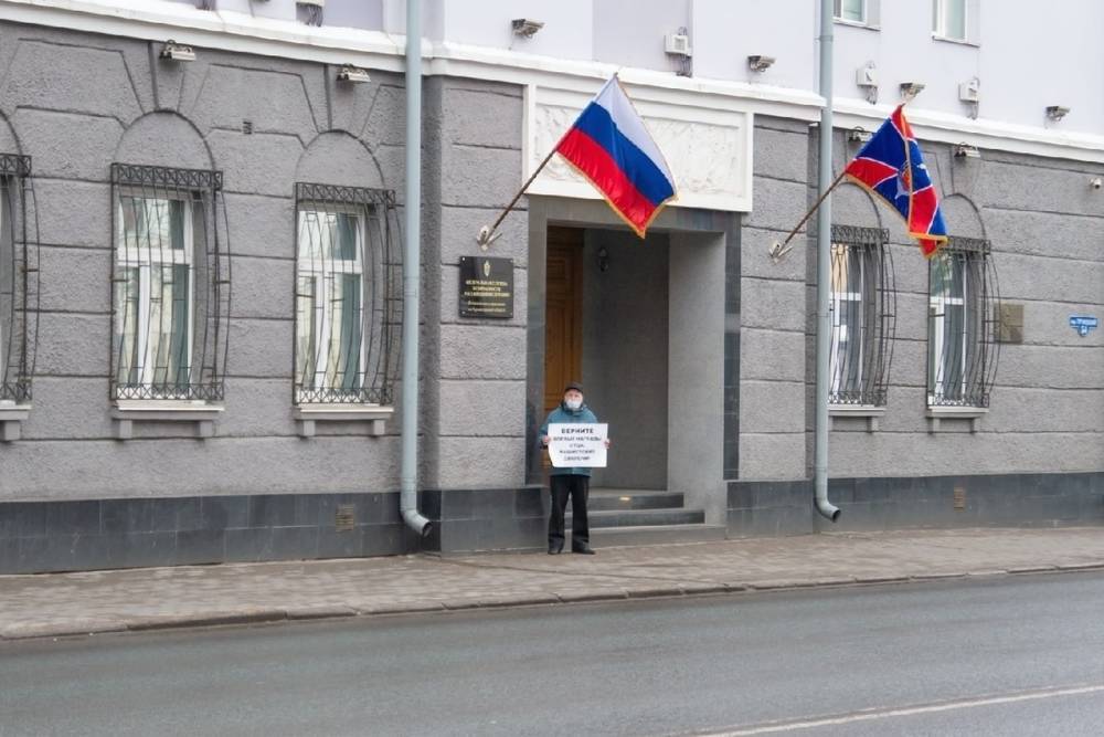 Житель Северодвинска потребовал от ФСБ вернуть ему боевые награды отца, участника ВОВ