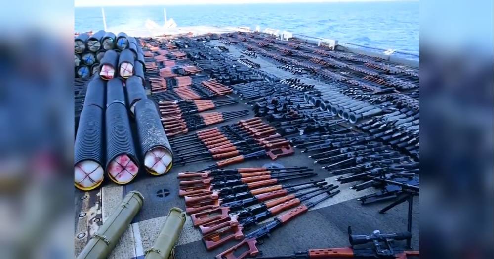 «Тисячі незаконних озброєнь» США затримали в Аравійському морі судно з російською зброєю