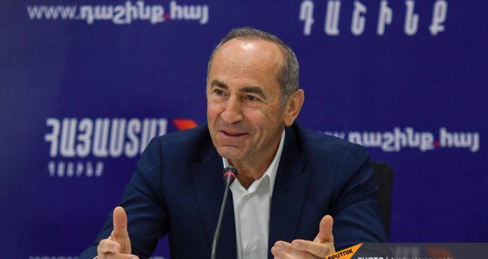 Кочарян считает необходимым сокращение личной власти премьера Армении