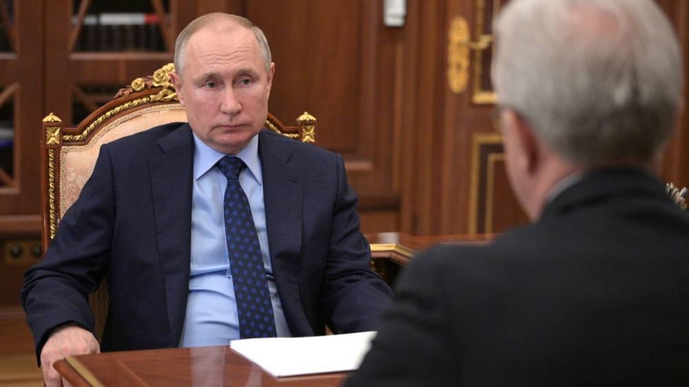 Путин призвал помочь работающим в "Сургутнефтегазе" многодетным семьям