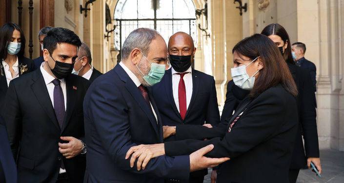 "Мы не оставим Армению"։ Пашинян встретился с мэром Парижа и пригласил ее в Ереван