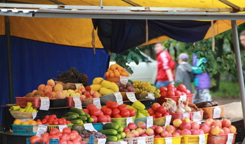 Полицейские изъяли 76 кг овощей и фруктов у уличных торговцев в Тюмени