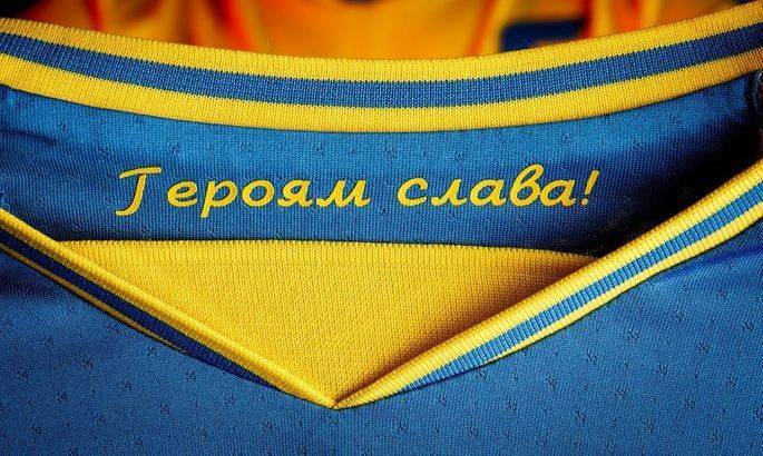 УЕФА обязал сборную Украины убрать с формы слоган Героям слава