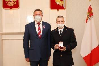 В преддверии Дня России Губернатор области вручил награды юным вологжанам, спасшим людей из воды