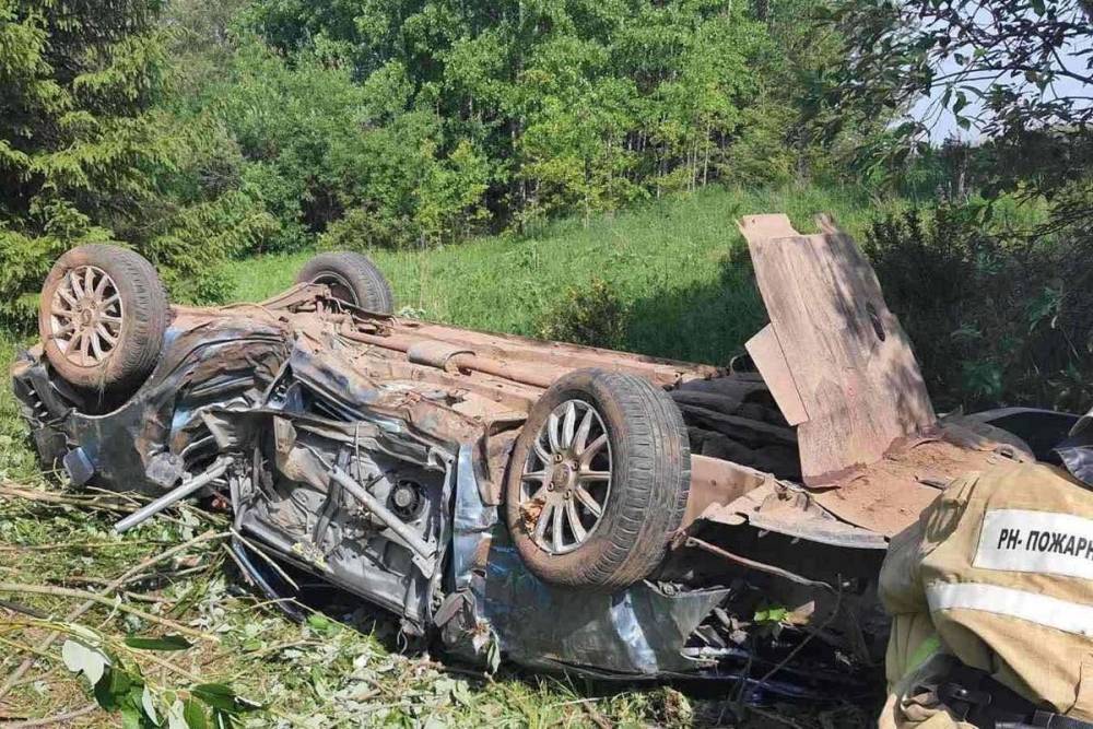 Водитель погиб в Удмуртии, опрокинувшись на машине в кювет