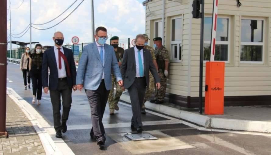 Европейские дипломаты приехали на границу с оккупированным Крымом