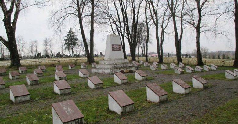 Минобороны рассказало о "варварском уничтожении" захоронений советских воинов властями Литвы