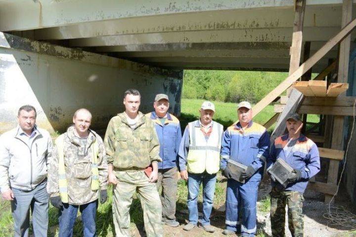 Костромские технологии: в Мантурове мост через реку Янга отремонтировали при помощи домкратов