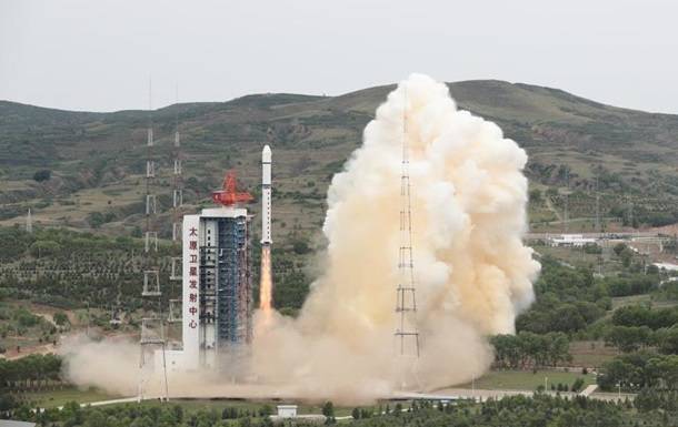 Китай вывел на орбиту четыре спутника