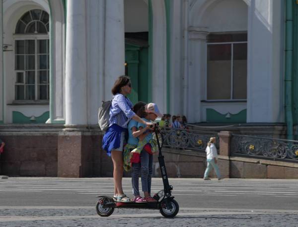 В Петербурге возобновили работу сервисы аренды электросамокатов