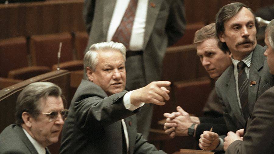 Руцкой рассказал о роли иностранцев из окружения Ельцина в развале СССР