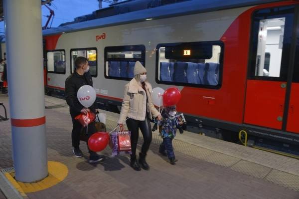 Семьи с детьми получат скидки на билеты в поезда дальнего следования