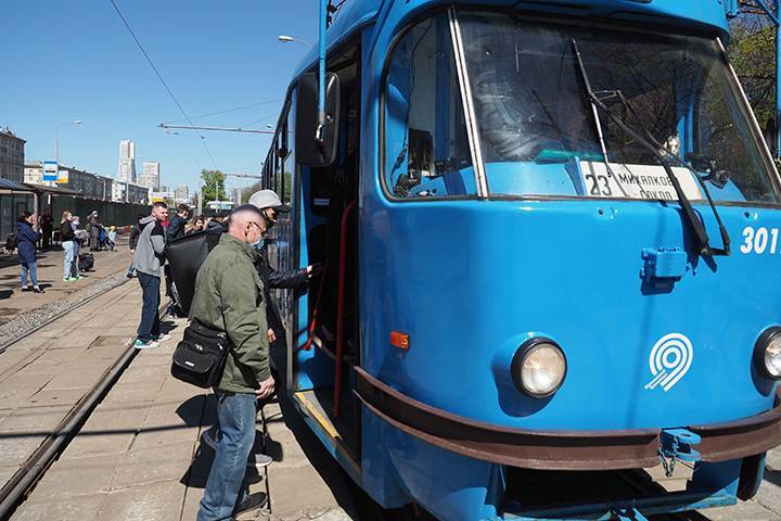 Движение трамваев по улице Героев Панфиловцев восстановили