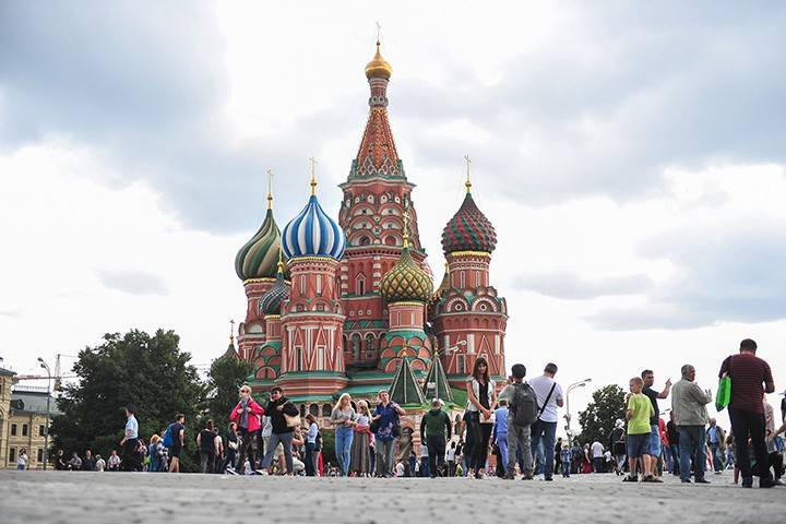 Мужчина разыграл самоубийство на Красной площади в Москве