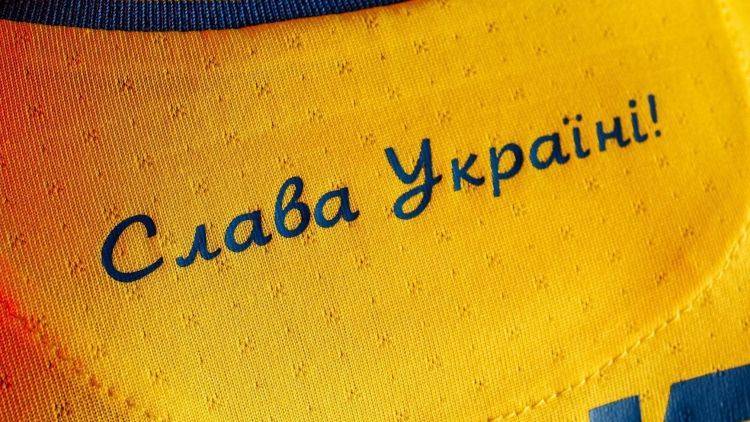 Официально: нацистский лозунг стал футбольным символом Украины