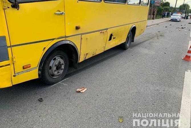 На Львовщине в ДТП с автобусом и легковушкой погиб скутерист