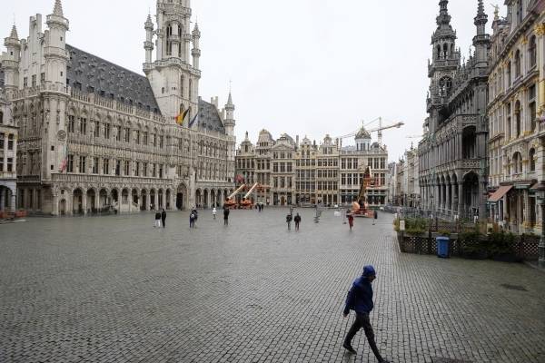 Брюссель отменил карантин для вакцинированных туристов