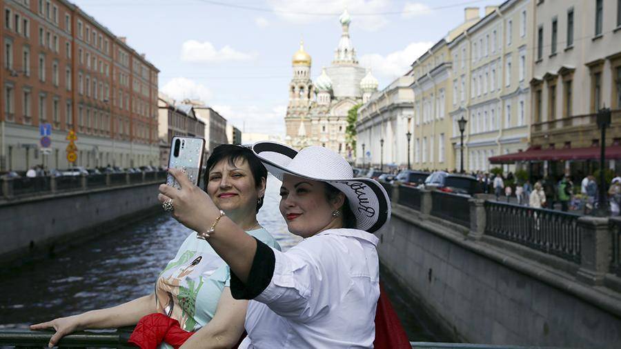Четверть россиян назвали фотографии для соцсетей целью своего отпуска