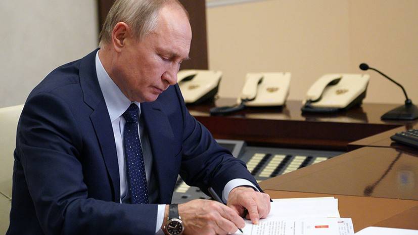 Путин подписал закон, позволяющий крымчанам занимать госдолжности