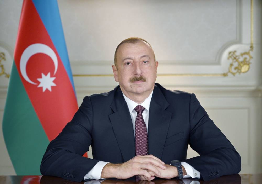 Президент Ильхам Алиев поздравил Владимира Путина по случаю Дня России