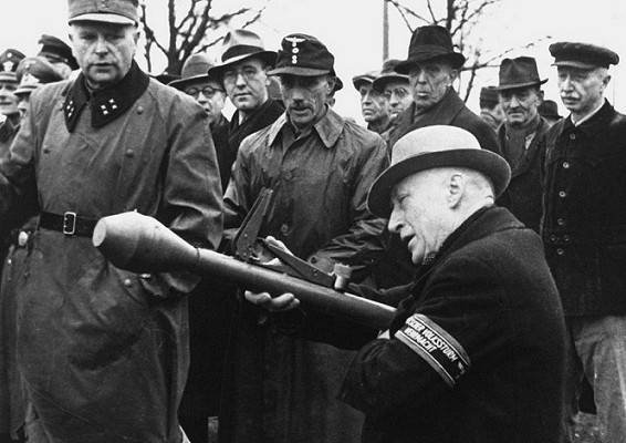 «Мясом задавить»: как Гитлер бросал в бой немецкое ополчение