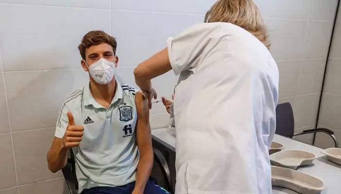 Футболисты сборной Испании прошли вакцинацию от COVID-19
