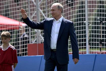 Путин не приедет на стартовый матч сборной России против Бельгии на Евро