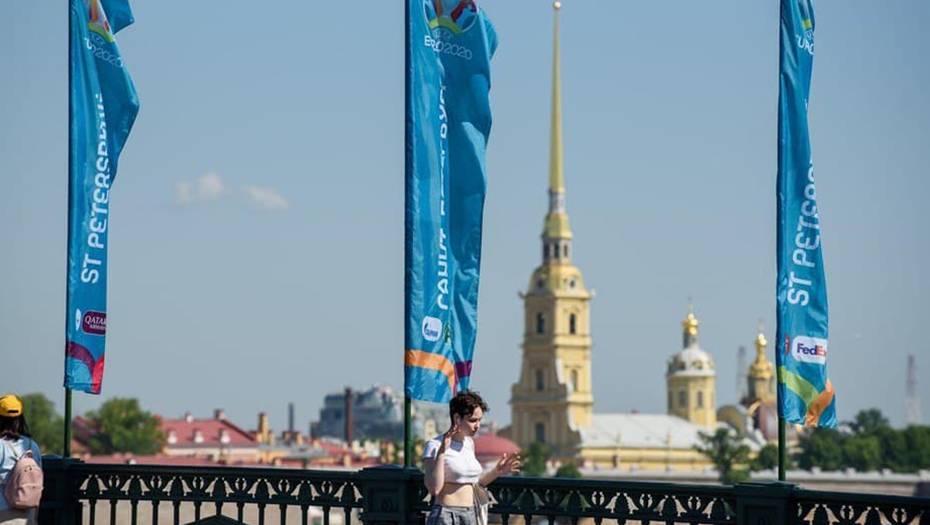 Старт Евро-2020, газоны-шезлонги и медаль для восьмилетней героини: Петербург 11 июня