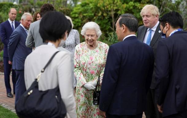 Королева устроила прием для лидеров G7