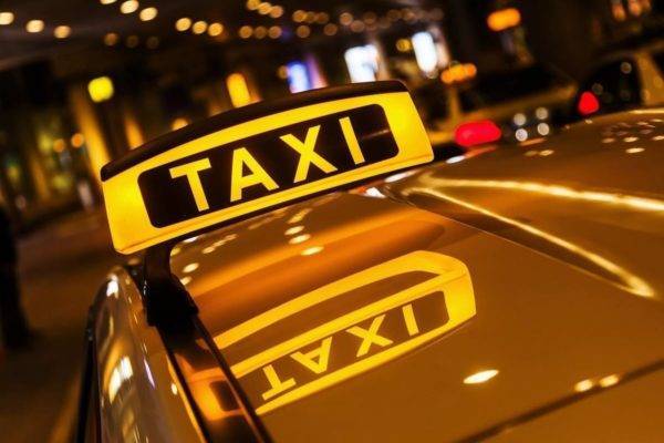 Могут ли наказать за отсутствие на автомобиле такси фонаря с «шашечками»?