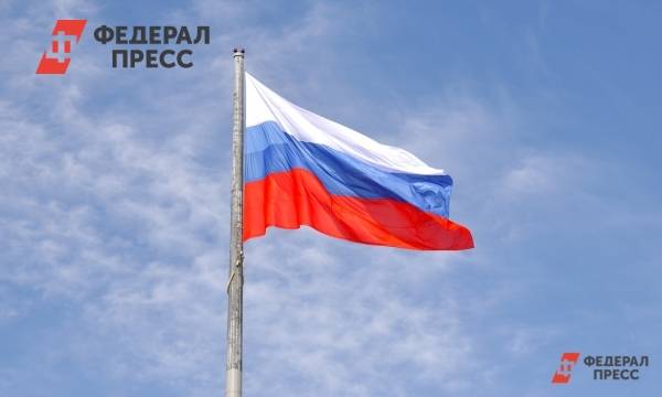 В Кызыле в честь Дня России развернули 10-метровый флаг